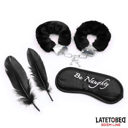 LATETOBED BDSM LINE Set de 3 Piezas Antifaz, Esposas y Plumas Negro